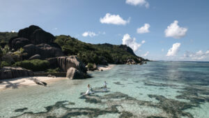 Elopement wedding in Seychellen, La Digue. Drone shot in Seychellen